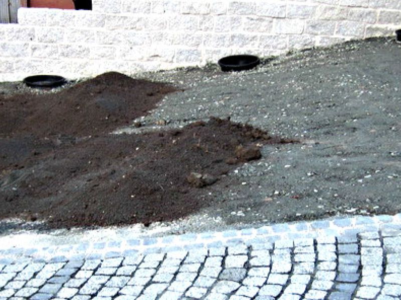 Herstellen eines unversiegelten Hof mit dem Bodengitter BG50