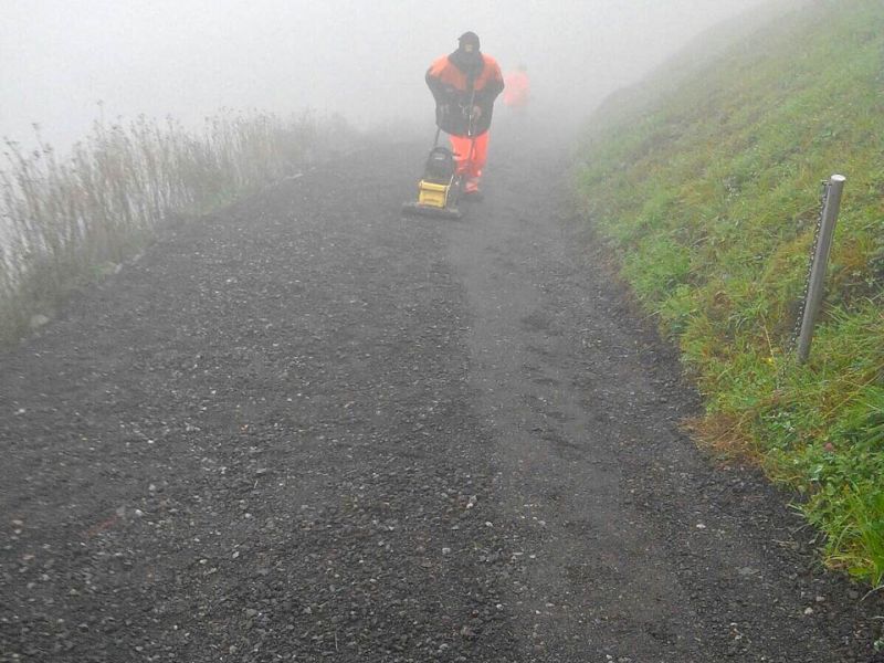 Mit den Kieswaben KW50 kann man ganz einfach Gehwege als Schotterwege, Kieswege herstellen und befestigen, sogar im alpinen Gelände...