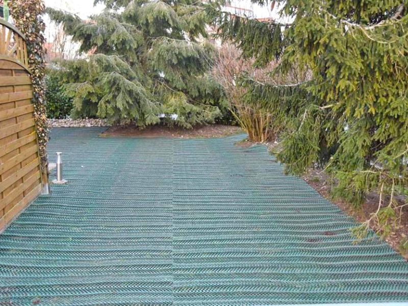 Rasennetz RN 1800 als Wühlschutz, Buddelschutz für den Hundeauslauf im Garten