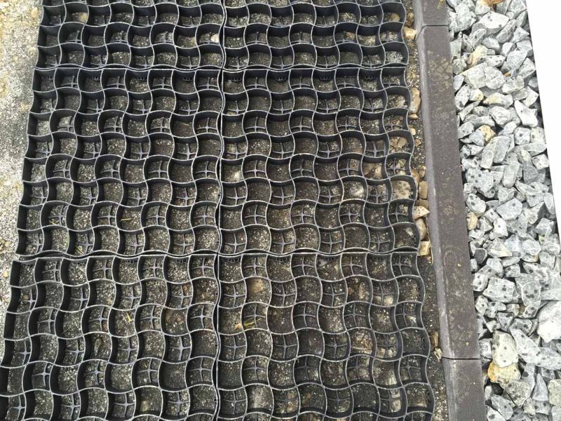 RASEN VERSTÄRKEN UND BEFAHRBAR MACHEN MIT BODENGITTER BG50 AUS KUNSTSTOFF