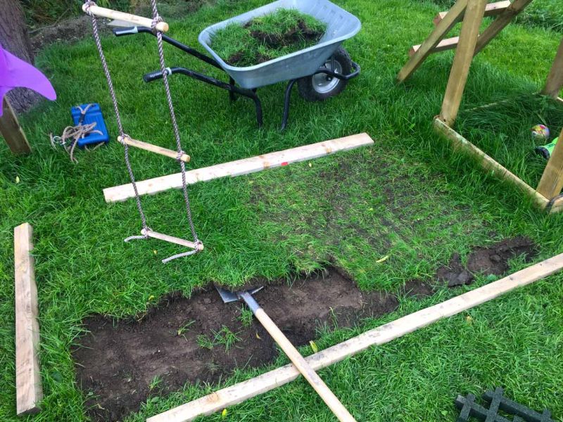 Rasengitterplatte aus Gummi als Fallschutzmatte für Schaukel, Rutsche & Spielgerüst