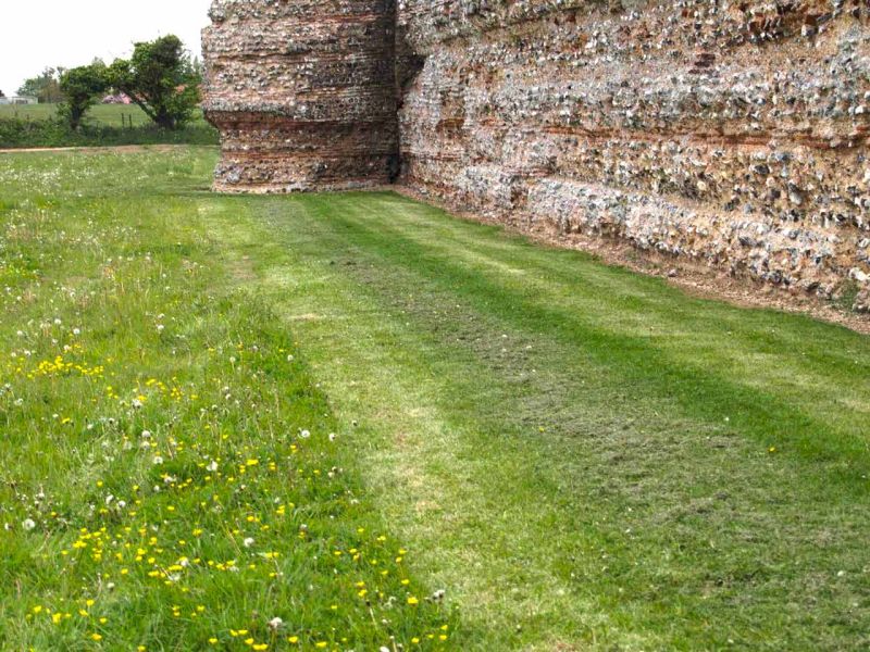 Rasenverstärkung mit dem Rasennetz RN1800 zur gelegentlichen PKW Befahrung