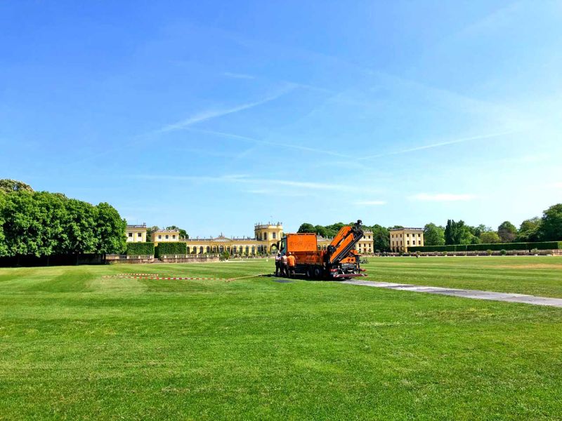 Mobile Straßen und temporäre Wege für Fußgänger & Fahrzeuge auf der Documenta in Kassel
