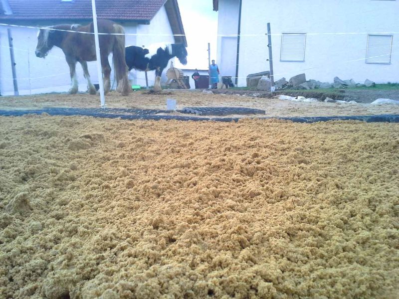 Herstellen eines Pferdepaddock ohne Unterbau mit dem Bodengitter BG30