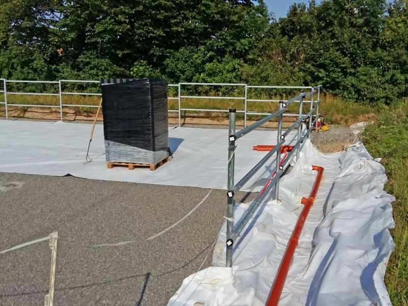 Bodengitter BG50 zur trittfesten Bodenstabilisierung im Reitplatzbau