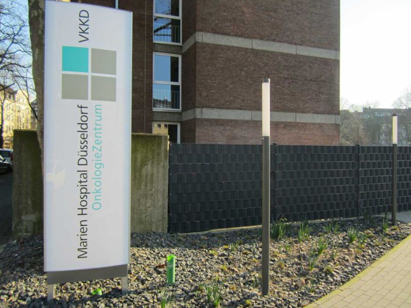 Fahrplatten als Pflasterschutz für eine temporäre LKW-Zufahrt