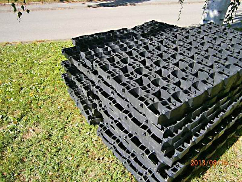 Anlegen eines zusätzlichen PKW-Stellplatz im Vorgarten mit dem Bodengitter BG50