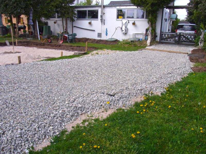 Befestigung eines Gartenweg ohne Unterbau mit Bodengitter BG50