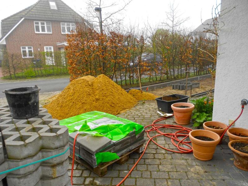 Anlegen einer stabilisierten Hof und PKW Stellfläche mit den Kieswaben KW50