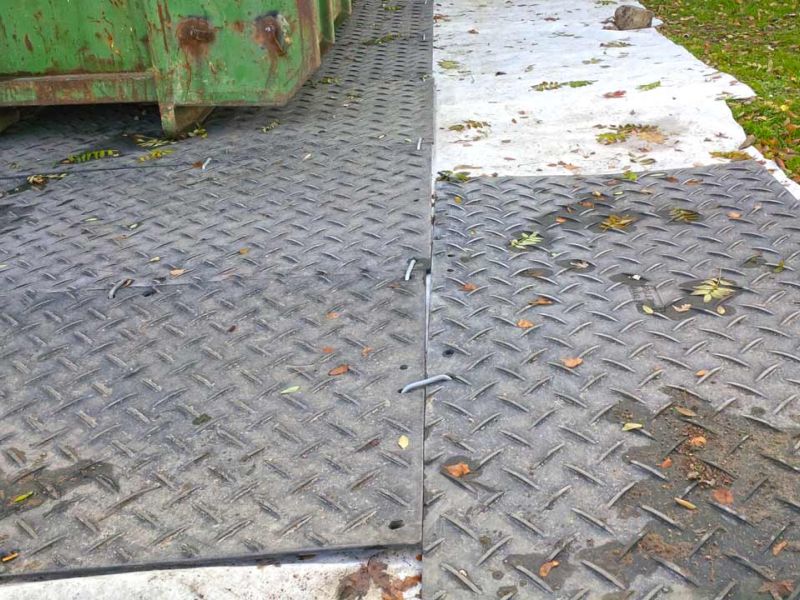 Stellflächen für Container aller Art - Mobile Bodenschutzplatten als Plattform
