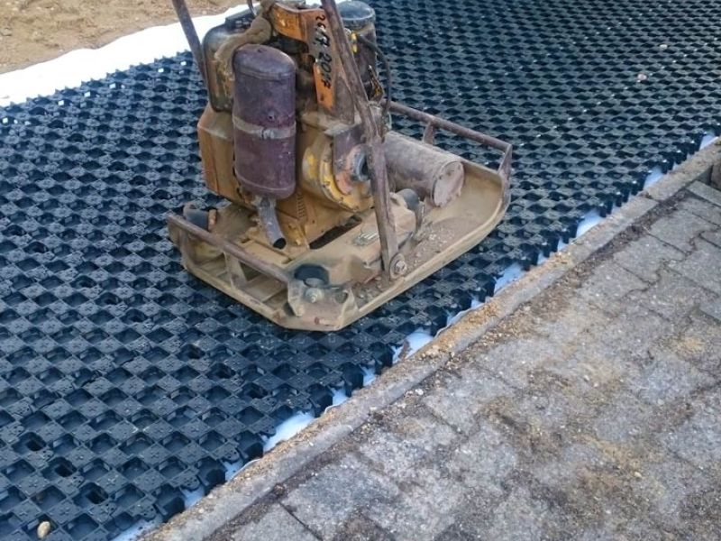 Offenstall und Boden befestigen mit Paddockplatte PP60