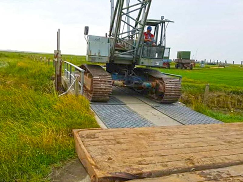 Aktiver Bodenschutz mit der s:tek 48 Hochleistungs-Bodenschutzplatte auf der Hallig Oland