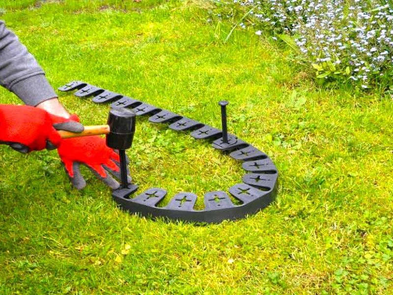 Randeinfassung aus Kunststoff als Rasenkante bzw. Beetkante für Pflanzflächen