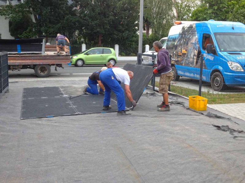 Fahrplatten als temporäre Baustraße zum Pflasterschutz