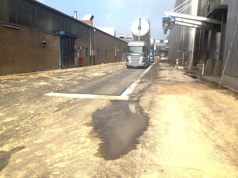 Mobile Fahrstraße zum Schutz einer neuen asphaltierten Fahrfläche