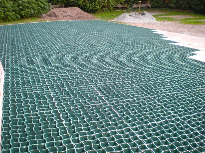 Neugestaltung eines begrünten Mieterparkplatz mit dem Bodengitter BG50