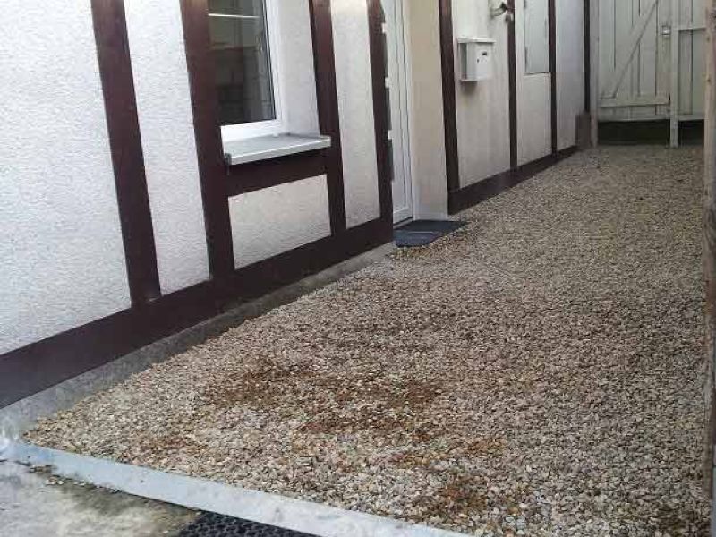 Kiesgitter KG30 Kiesweg vor Hauseingang 002 referenz