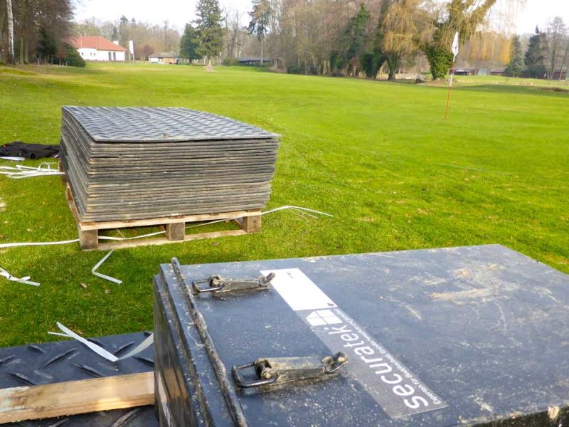 Baustraße zur Teichentschlammung im Golfplatzbau bzw. Golfplatzpflege