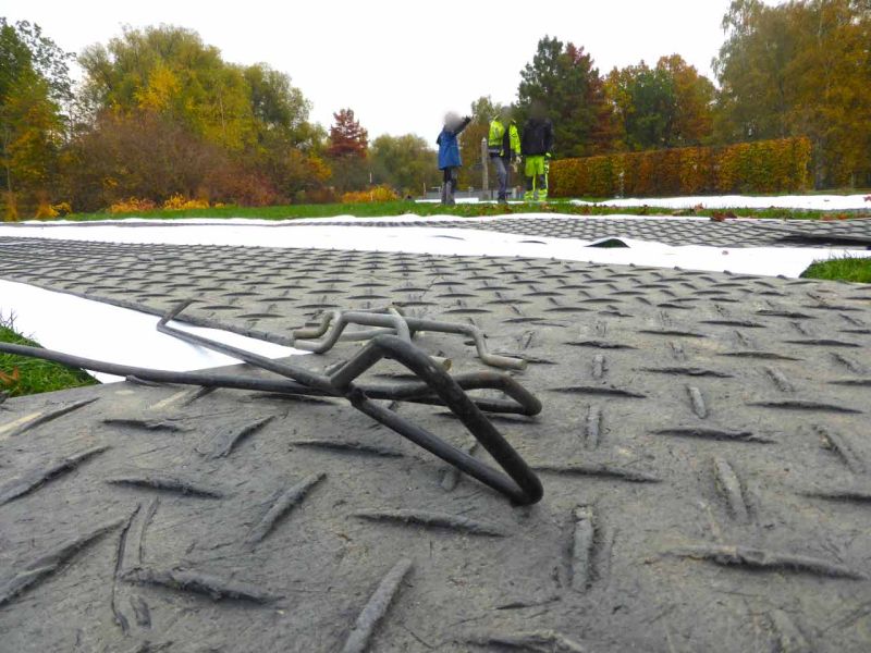 Fahrplatten als mobile Baustraße im Rohrleitungsbau in Giessen