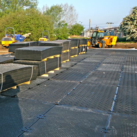 Bodenschutzplatten & Fahrplatten für unzählige Anwendungen mieten