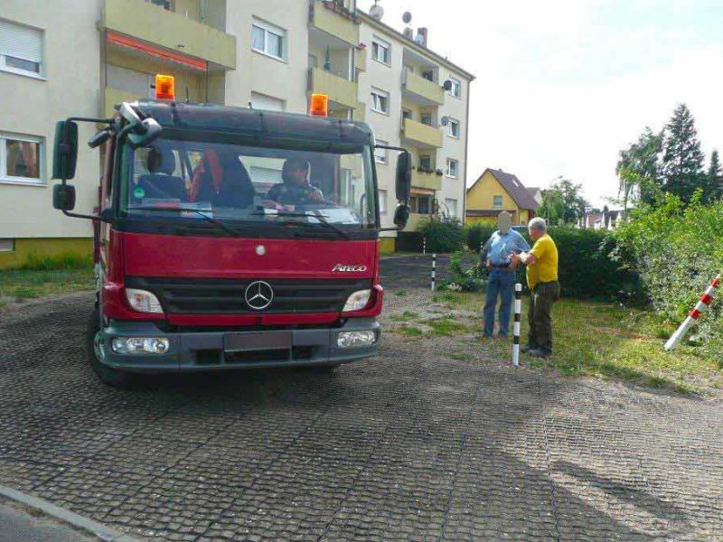 Bodenbefestigung eines Rettungsweg, Feuerwehrzufahrt mit dem Bodengitter BG50Bodenbefestigung eines Rettungsweg, Feuerwehrzufahrt mit dem Bodengitter BG50
