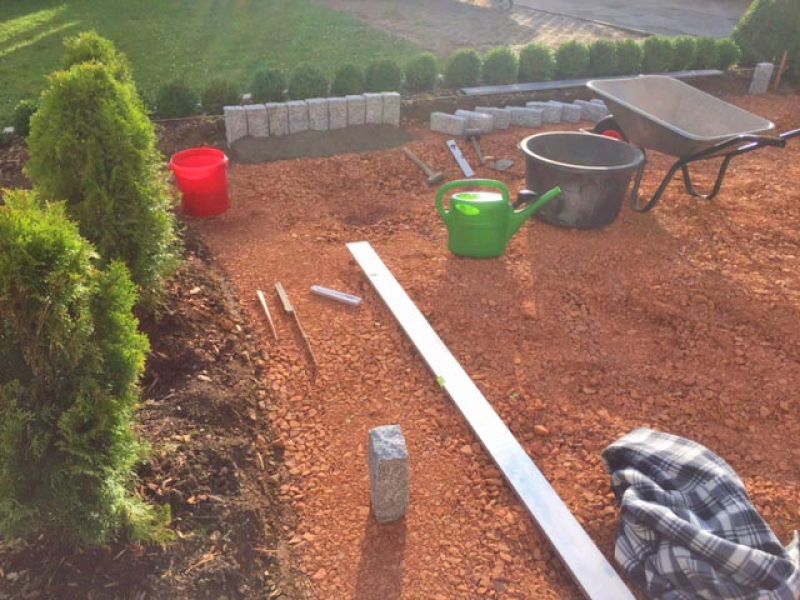 Verwandlung eines Vorgarten in einen schön angelegten PKW Stellplatz