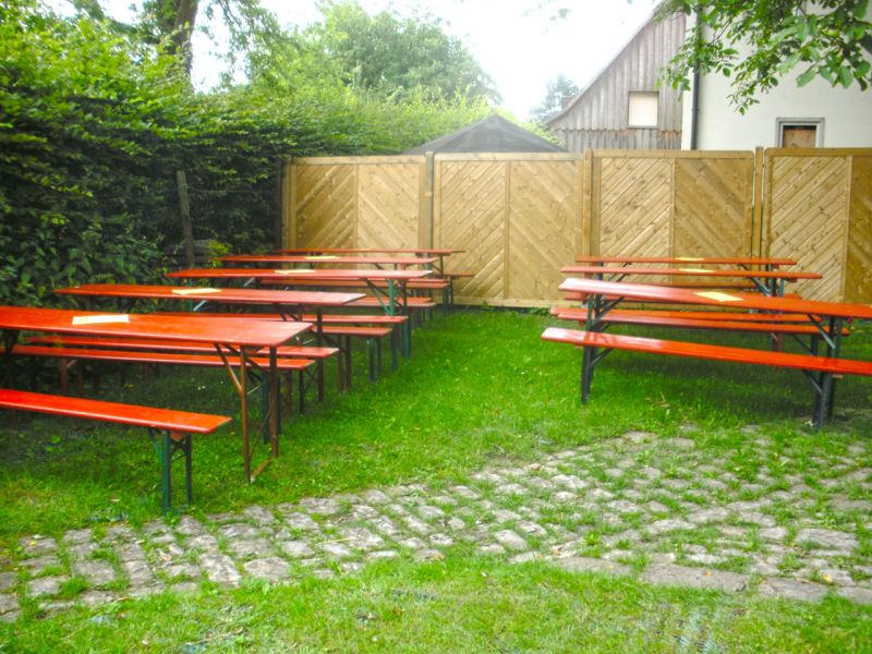 Dauerhafte Rasenverstärkung eines Pfarrgarten für Feste und Feierlichkeiten