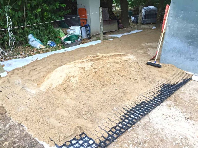 Futterplatz, Paddock und Offenstall - Matschfreie Bodenbefestigung ohne Unterbau