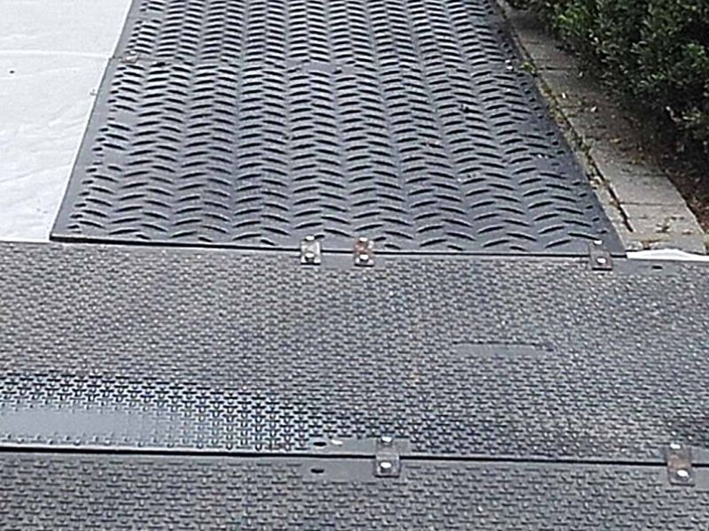 s:tek Bodenschutzplatten mit befestigten Verbindern