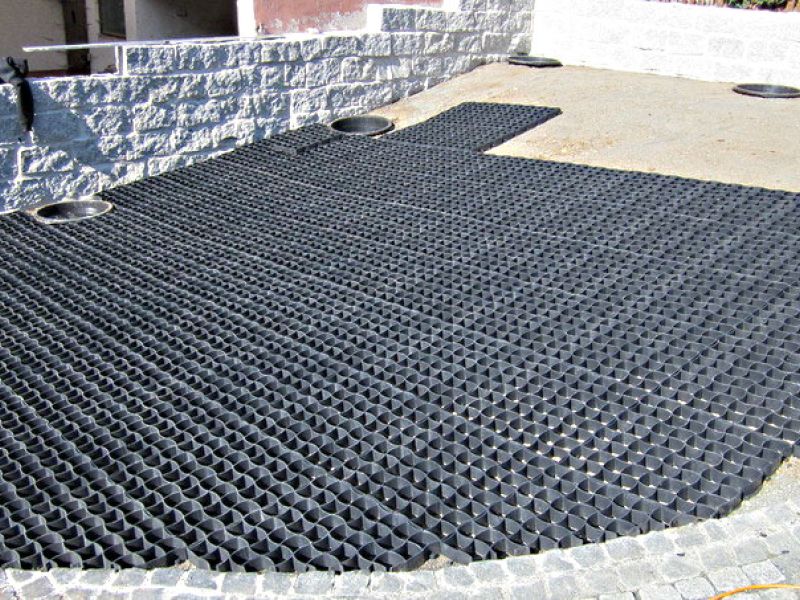 Herstellen eines unversiegelten Hof mit dem Bodengitter BG50