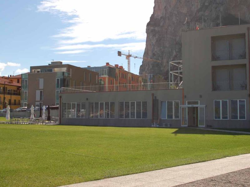 Rasenbefestigung für ein Hotel mit regelmäßigen Veranstaltungen mit dem Rasengitter RG24