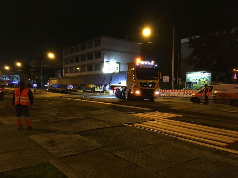 Zu schwer gibt´s nicht – s:tek 48 Bodenschutzplatten als Schutz des Untergrunds bei einem Schwertransport