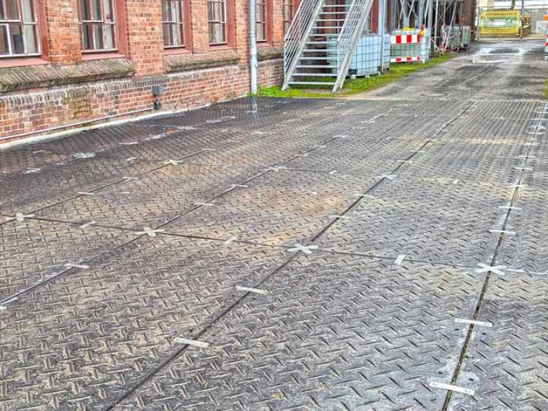 Fahrplatten zum Schutz eines historischen Kopfsteinpflaster des UNESCO Welterbe Zollverein Essen