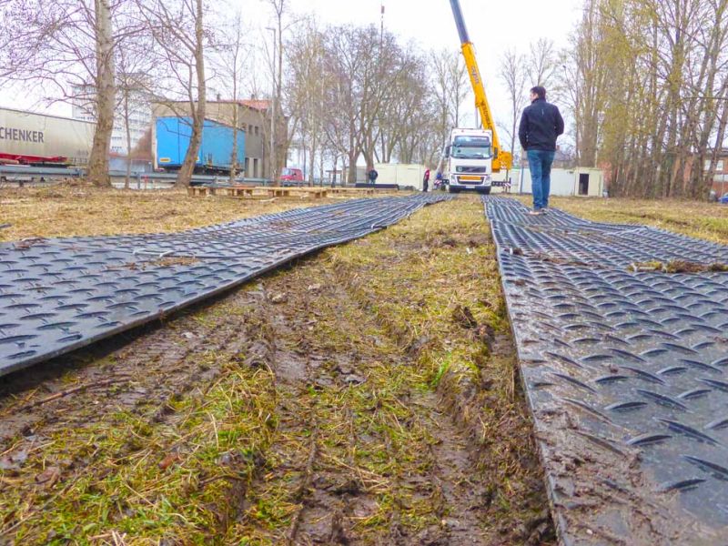 Vermietung mobile Fahrstraße für weiche Böden & Wiesen