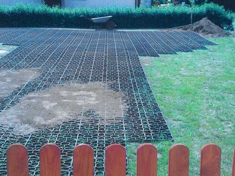 Rasengitter RG24 zur Rasenverstärkung gegen Spurrillen und Matsch im Garten