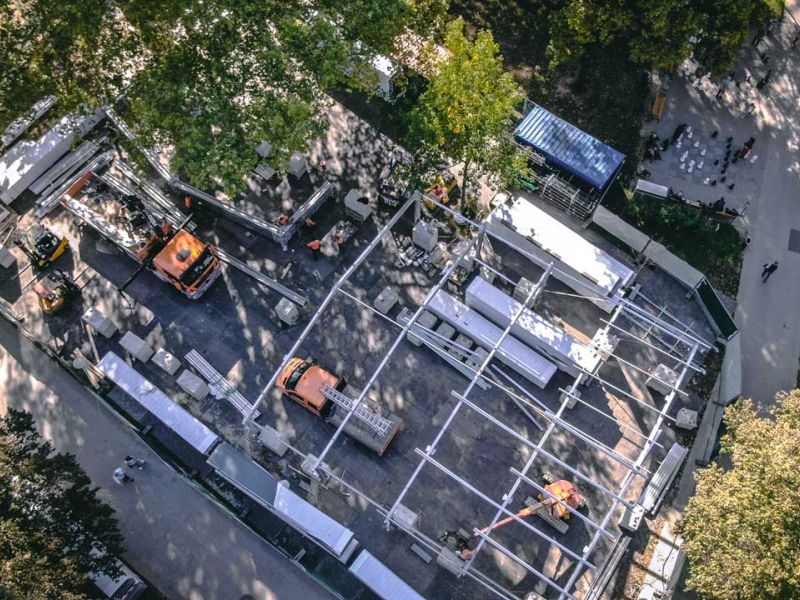 Lastverteilende Bodenschutzplatten als tragfähiger Unterboden zur Errichtung einer temporär genutzten Stahlhalle als Eventzelt