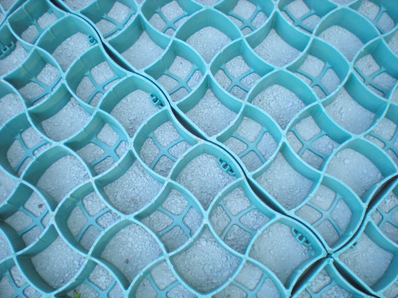 Neugestaltung eines begrünten Mieterparkplatz mit dem Bodengitter BG50