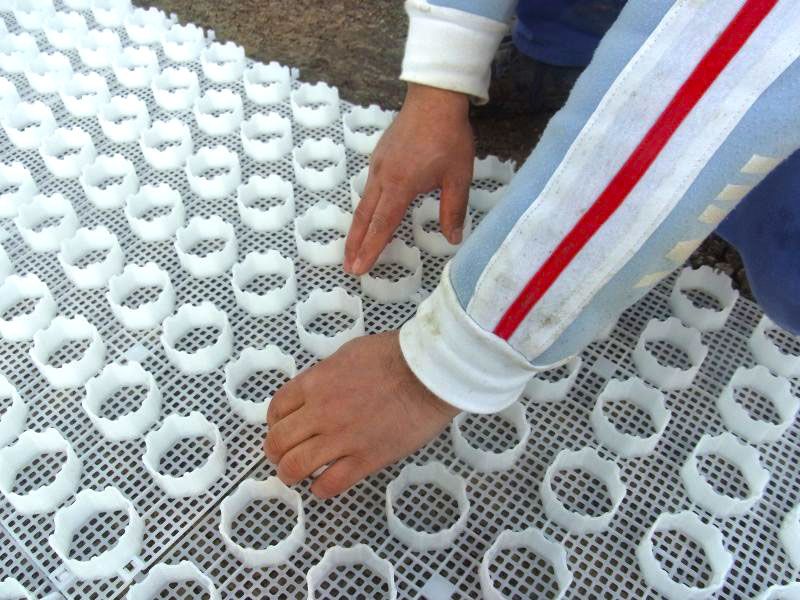 Anlegen einer Kiesfläche im Vorgarten für Parkplätze mit dem Kiesgitter KG30