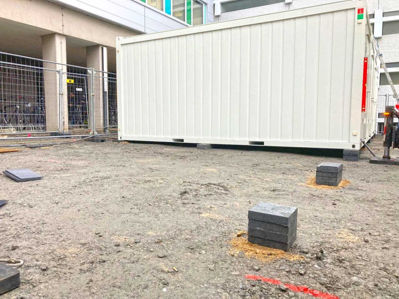 Unterpallen & Unterlüften von Containern, Raumsystemen im Modulbau