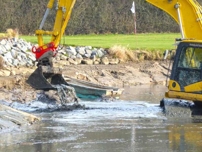 Baustraße zur Teichentschlammung im Golfplatzbau bzw. Golfplatzpflege