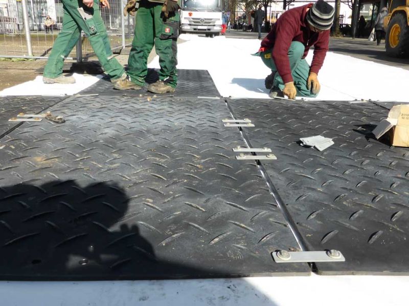 Baustrasse Pflasterschutz Fussgaengerzone Giessen 42 referenz