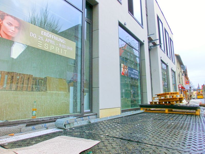 Bodenschutzplatten zum Schutz des Pflasters - Neubau in Bad Vilbel