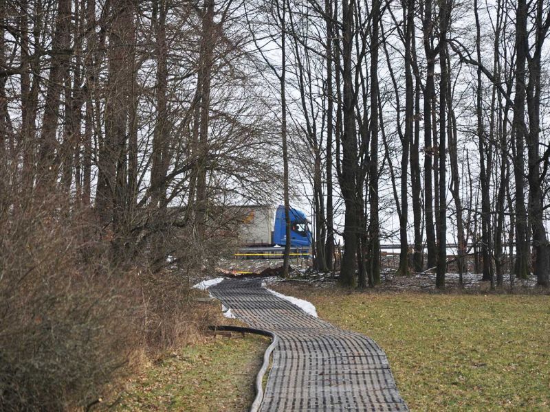 Mobile Baustraße Telekom-Baustelle Esselbach im Steigerwald mit der s:tek 48 Bodenschutzplatte
