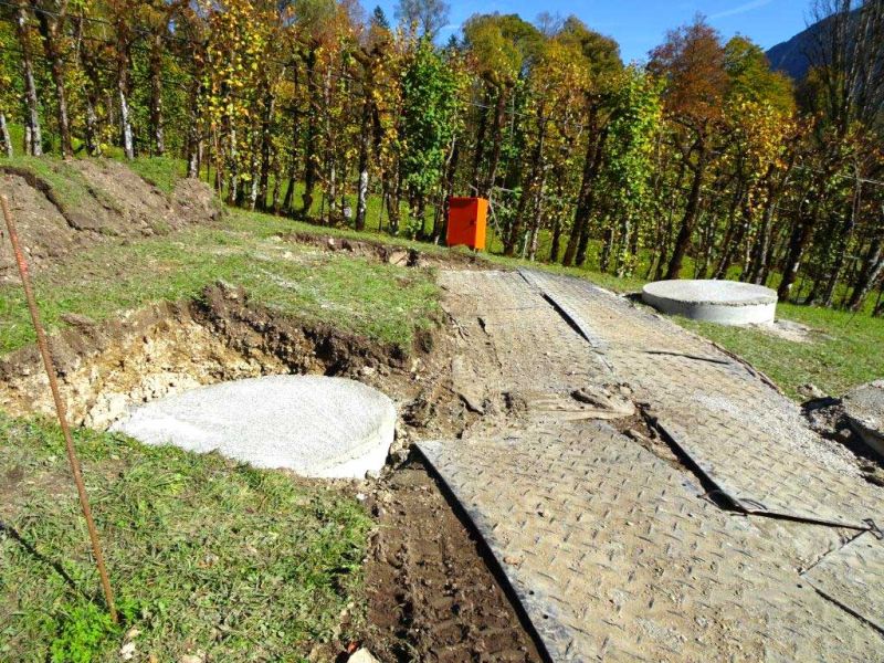 Mobile Baustrasse als temporäre Zuwegung zur Sanierung der Freianlagen im Park zum Schloss Linderhof