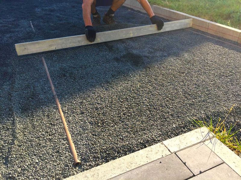 Begrünte Hofeinfahrt & Wohnwagen Stellplatz mit dem Bodengitter BG50 stabilisieren