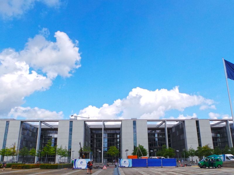 Mobile Baustraße vor dem Bundestag in Berlin