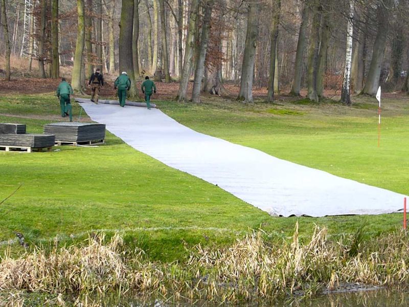 Baustraße zur Teichentschlammung im Golfplatzbau bzw. Golfplatzpflege