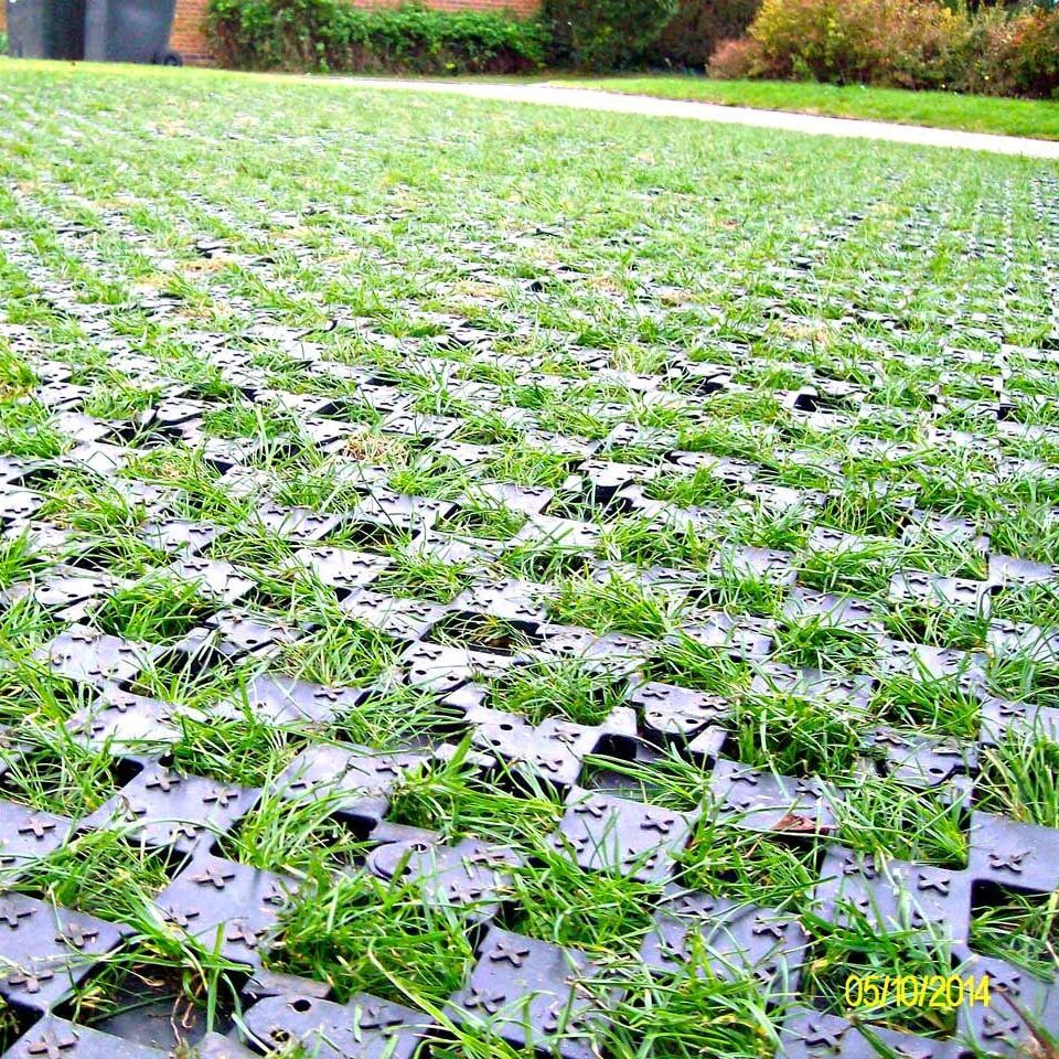 Ankergitter AG60, 400 x 400 x 60 mm, 0,9 kg. Bodengitter mit integrierten Ankerelementen, Drainagefunktion & extremer Lastverteilung. Profilierte Oberfläche.