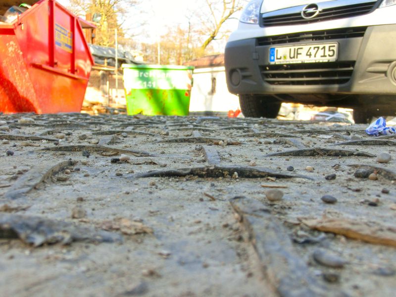 Arbeitsplattform aus Bodenschutzplatten zur Restauration einer Villa in Pullach