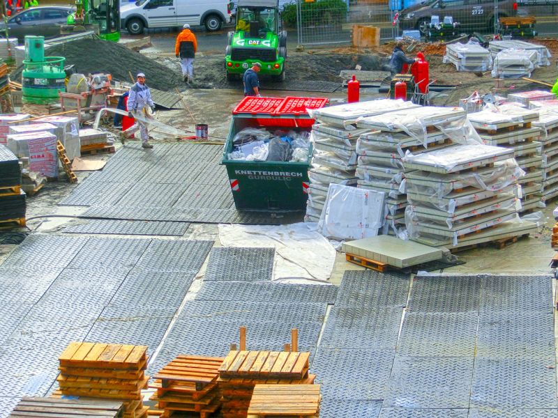 Bodenschutzplatten zum Schutz des Pflasters - Neubau in Bad Vilbel